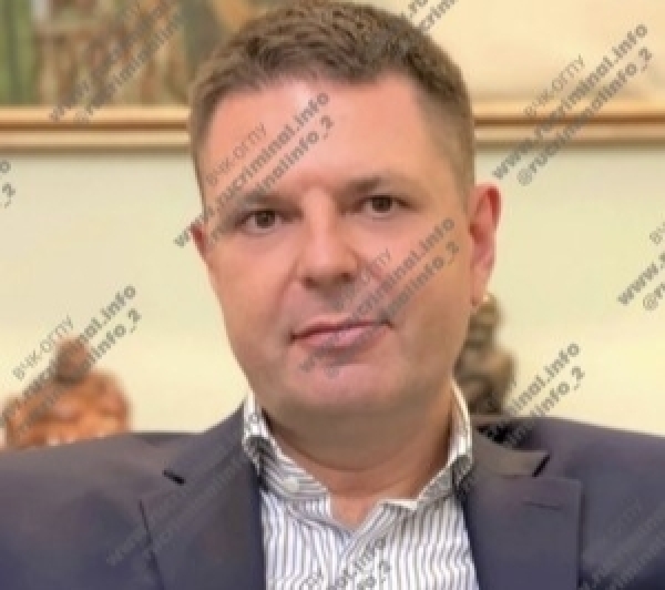 Заместитель главы Администрации президента Алексей Громов получил секретную справку о сделках с Bentley генерала Николая Федосеева за последние четыре года